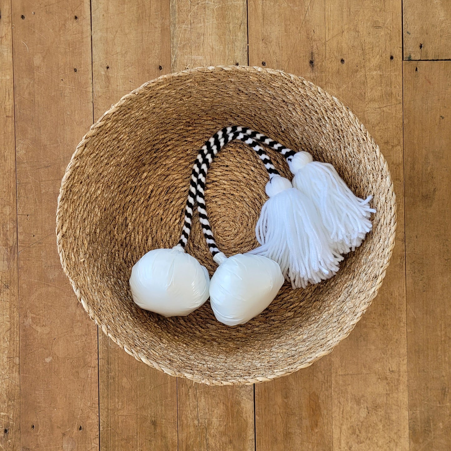 Black Mix - White Pom